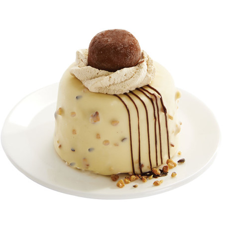 Une pâtisserie glacée à la noix et au café