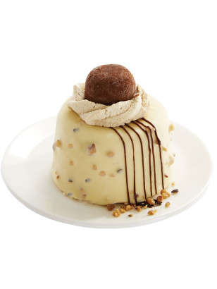 Une pâtisserie glacée à la noix et au café